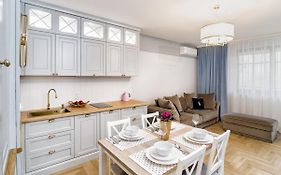 Apartament ,,Cesarski Dwór”